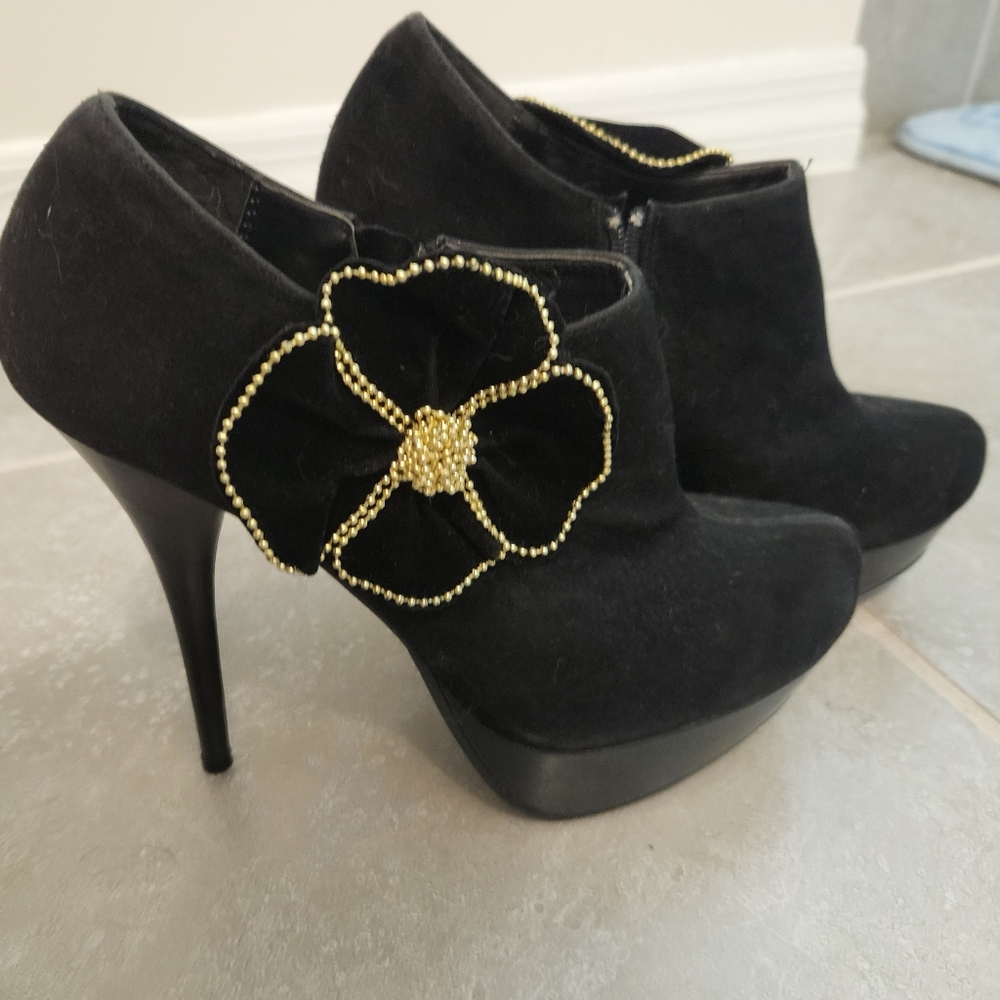 Heels size 8